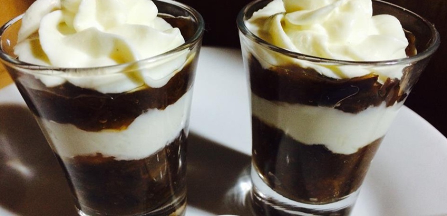 Creme de iogurte com ameixas