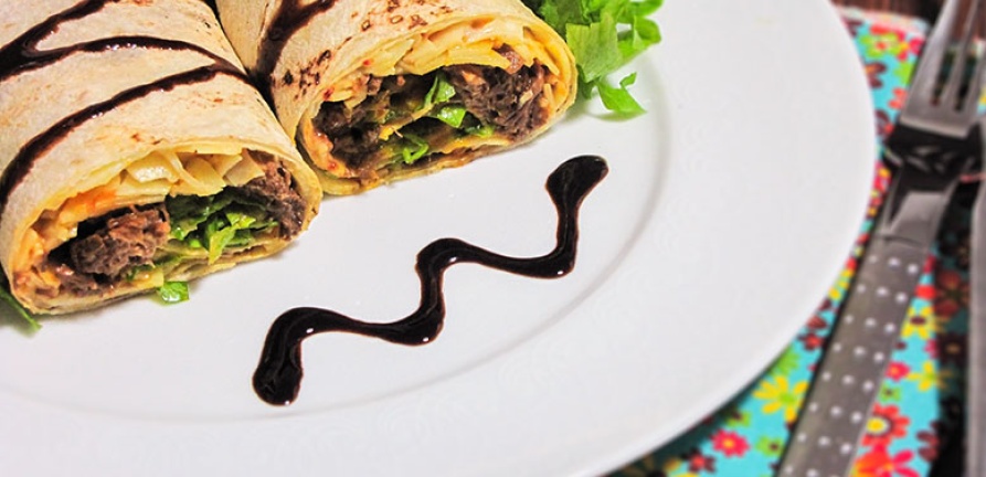 Wrap com carne de panela desfiada